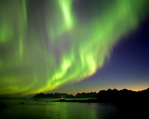 To see an aurora borealis would be a dream come true!♥